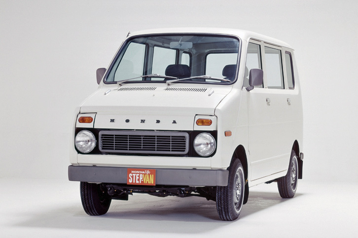 「ホンダ・ライフステップバン」
	軽乗用車「ライフ」をベースにセミキャブオーバー型のボディーを載せた派生モデル。1972年に現在の主流であるトールワゴンと同じ発想のパッケージングを実現していたが、1974年に生産を終了している。
