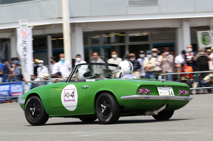 クラブで参加したACJからエントリーした8台がクラスを形成。そのACJクラスで優勝した「ロータス・エランS1」。円形テールランプ／ウインカーが「S2」以降との識別点である。