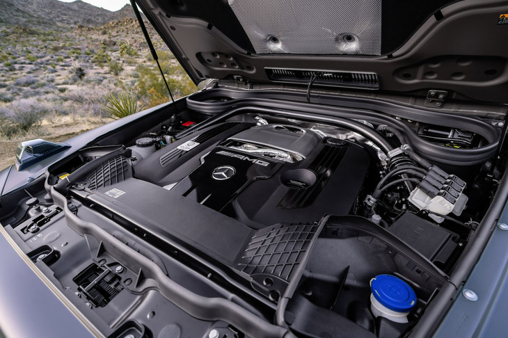 ガソリン＆ディーゼルの直6ターボ、ガソリンのV8ツインターボ（写真）の3種のパワーユニットはすべてISG付きのマイルドハイブリッドになった。