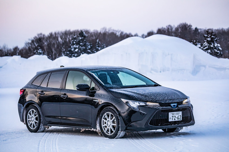 205/55R16サイズの「アイスガード7」を「トヨタ・カローラ ツーリング」の4WD車に装着。今回は北海道・旭川の市街と大雪山に向かう山岳ルートで試走を行った。