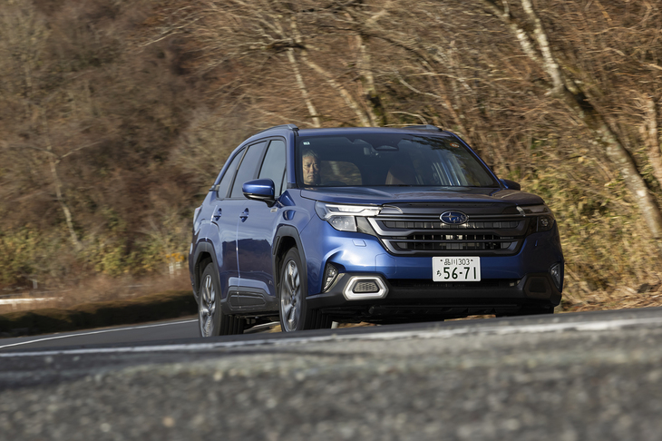 快適でありながら運転の楽しさも味わえるのが「N-FERA RU1」のいいところ。トレッド面がしっかりしているので、操舵に対する反応の遅れが感じられない。