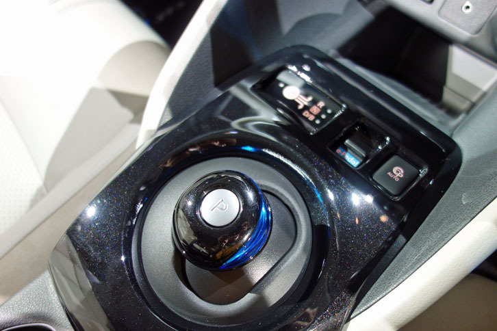 リーフ（シフトセレクターまわり）