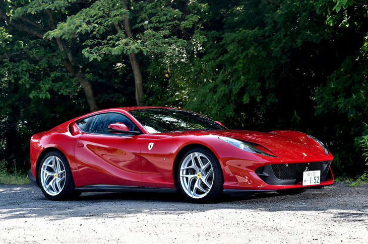 
	フェラーリ812スーパーファスト
	ボディーサイズ：全長×全幅×全高＝4657×1971×1276mm／ホイールベース：2720mm／車重：1630kg（空車重量）／1525kg（乾燥重量）／駆動方式：FR／エンジン：6.5リッターV12 DOHC 48バルブ／トランスミッション：7段AT／最高出力：800ps（588kW）/8500rpm／最大トルク：718Nm（73.2kgm）/7000rpm／タイヤ：（前）275/35R20／（後）315/35R20（ピレリPゼロ）／価格：4000万円
	