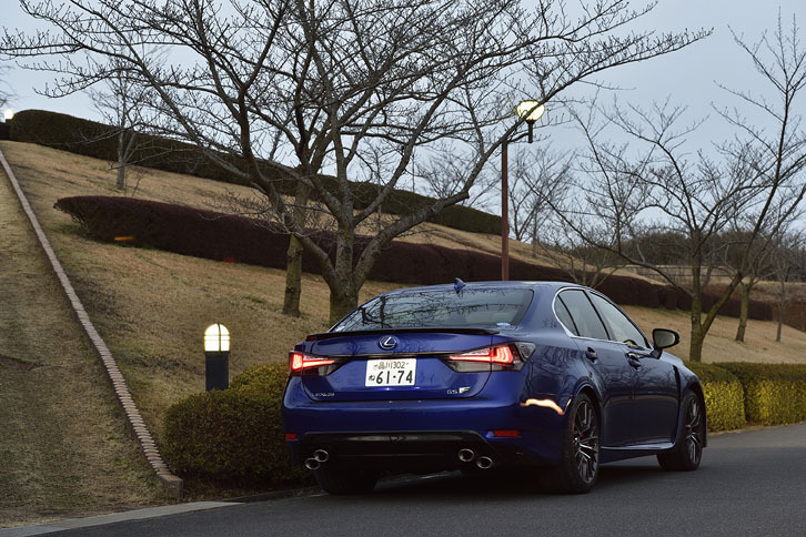 今回は300kmあまり試乗し、車載燃費計値で8.0km/リッター、満タン法で7.9km/リッターという燃費を記録した。