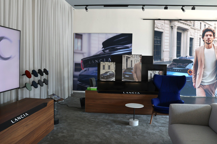 第840回で紹介したランチアのショールームは、このようなかたちで完成していた。