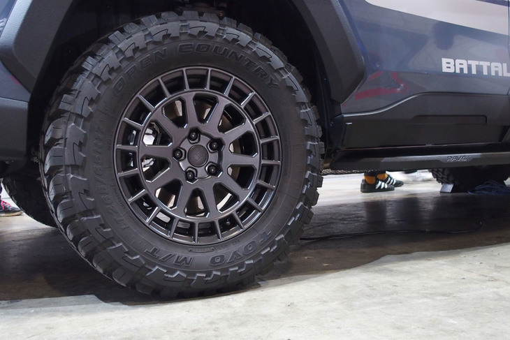 RAV4“5D ADVENTURE 2022”（リアタイヤ＆ホイール）