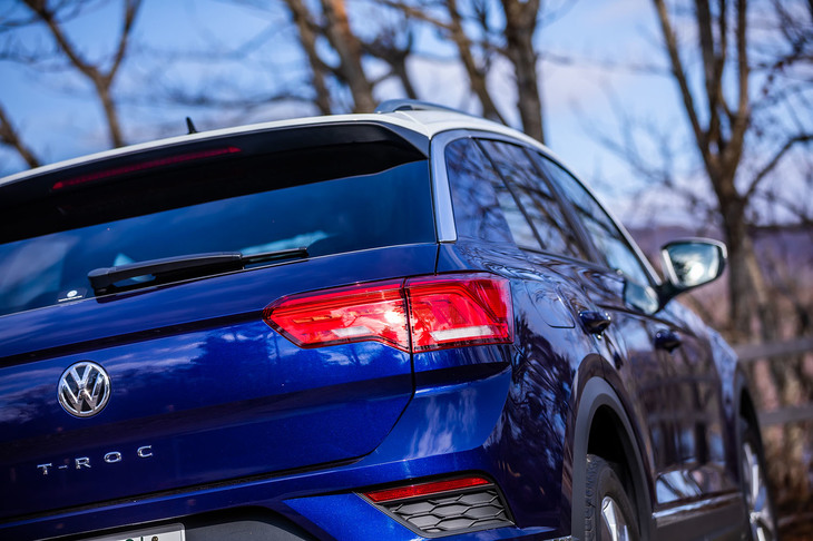 4グレード設定となる「Tロック」の中で、ホワイトルーフのツートンカラーが選べるのは今回試乗した「TDIスタイル デザインパッケージ」のみ。ホワイトルーフ仕様車ではドアミラーカバーもホワイトでコーディネートされる。