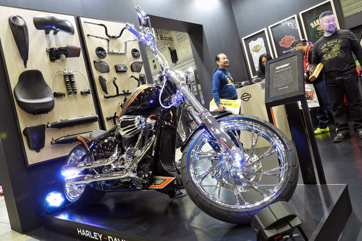 ハーレーダビッドソン南大阪の手になる2022年式「ハーレーダビッドソン・ブレイクアウト」。