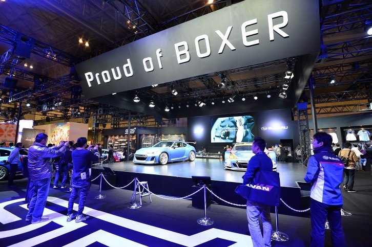 SUBARU/STIブースのキャッチフレーズは「Proud of BOXER」。