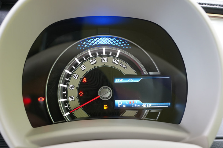 スズキ・ワゴンRスマイル ハイブリッドX（メーターパネル）