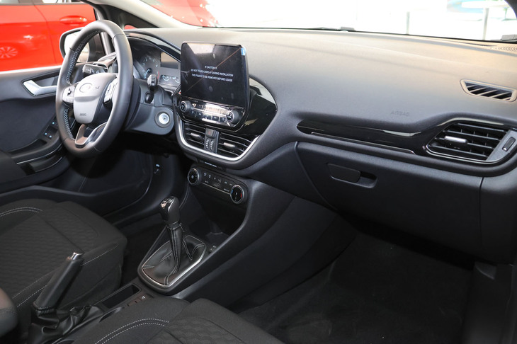 こちらは別仕様のインテリア。