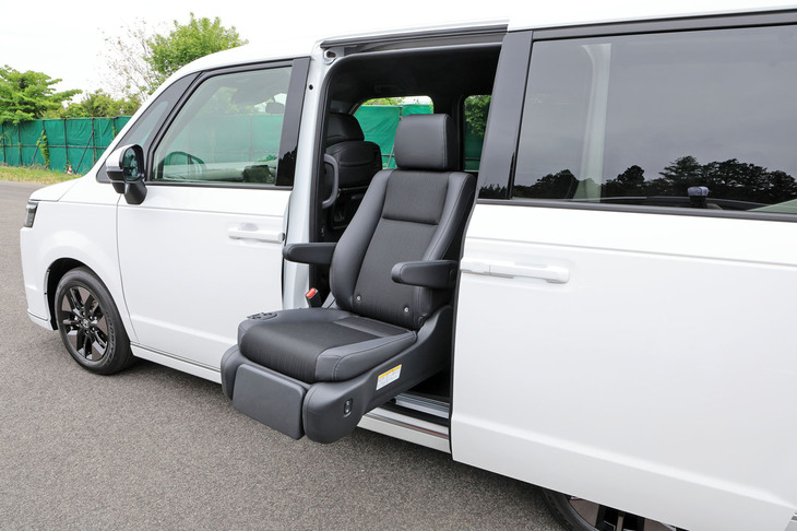 ホンダ・ステップワゴン スパーダ サイドリフトアップシート車