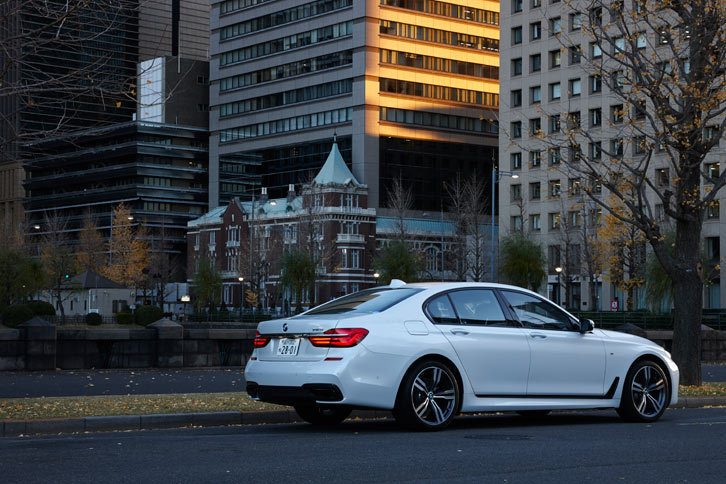 2015年10月に日本に導入された6代目「7シリーズ」。今回は、直列6気筒エンジンを搭載した「740i Mスポーツ」に試乗した。