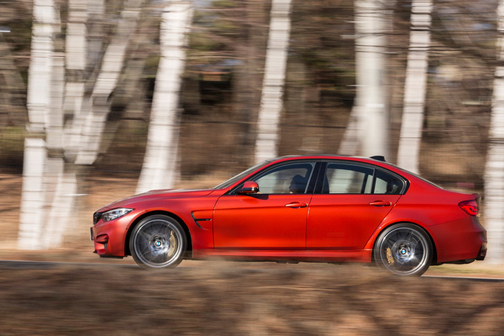 今回のテスト車には、お値段110万円（！）の有償オプションである「Mカーボンセラミックブレーキ」が装備されていた。