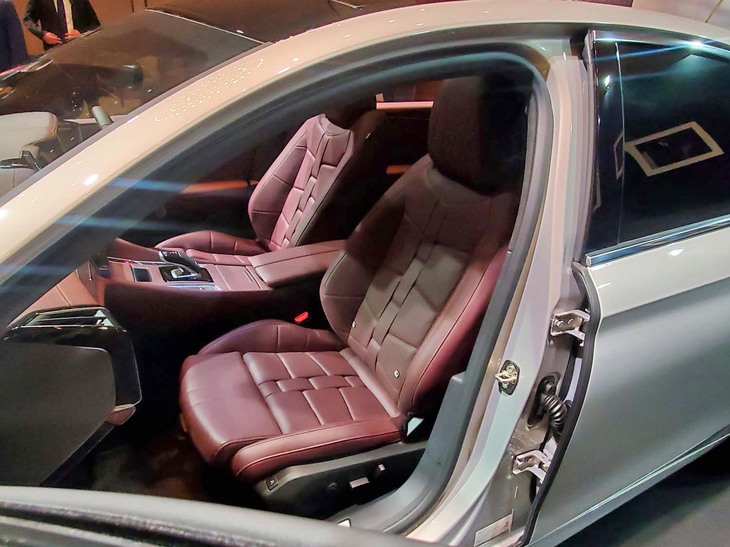 DS 9オペラE-TENSE（フロントシート）