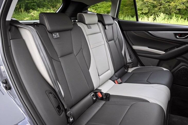 スバル・レヴォーグ レイバック リミテッドEX（リアシート）