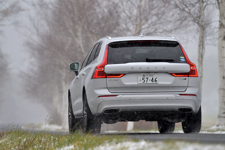 今回はサマータイヤを履いていたため早々に立ち去ったが、スタッドレスなら、この冬初のスノードライブが楽しめたかも!?