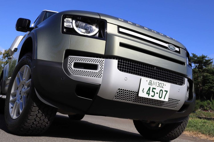 丸目2灯のヘッドランプなど、アイコニックなディテールを先代モデルから引き継いでいる。