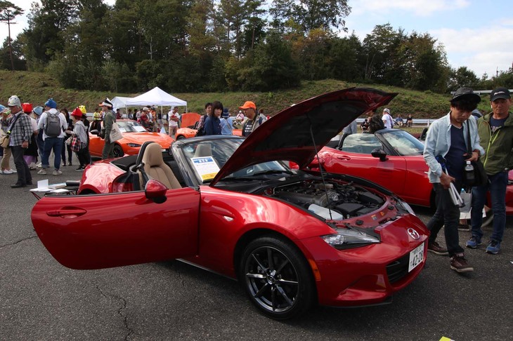 ND型「ローンチエディション」。米国にて、1000台限定で発売された導入記念モデル。現オーナーが米国駐在時に、購入した車両を持ち帰ったものだそうだ。ソウルレッドメタリック×タンレザーの内装となる。装備もてんこ盛り仕様だったようだ。