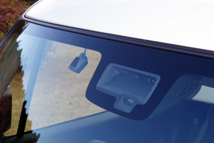 スズキ・クロスビー ハイブリッドMZ（運転支援システムのセンサー）