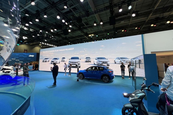 プジョーの展示エリアの様子。