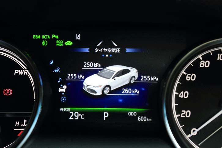マルチインフォメーションディスプレイは7インチのカラータイプ。燃費やタイヤ空気圧を含む車輌情報や先進安全装備の作動状況などが表示される。（写真をクリックすると表示バリエーションが見られます）