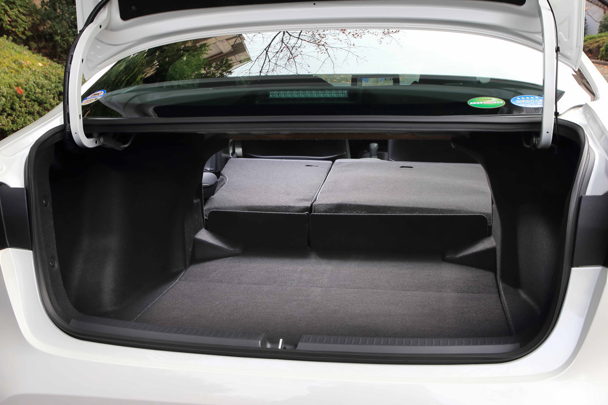 トヨタ カローラ ハイブリッドw B Ff Cvt 試乗記 昔の名前で出ています Webcg