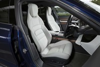 上質なレザーで仕立てられた、14Wayのコンフォートシート。マッサージやベンチレーションといった機能もオプションで用意される。