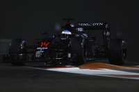 1980年末からチームを率いてきたロン・デニスが組織内紛で会長兼CEOの座を追われたマクラーレン。ホンダとのパートナーシップ復活から2年目の今年、コンストラクターズランキング6位（76点）という戦績を残したかつてのチャンピオンチームは、トップチーム返り咲きに向けて必死にもがいているかに見える。最終戦はフェルナンド・アロンソ（写真）が予選9位から10位入賞で1点を加算。着実にポイントを稼げるところまできているだけに、来季への期待が高まる。（Photo=McLaren）