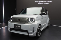 ちょっと取り澄ましたイメージだった今回のホンダブースだが、展示車両にはいかにもホンダらしい、身近でワクワクさせるモデルもたくさんあった。こちらはBEVのホットハッチ「Super-ONE Prototype（スーパーONE プロトタイプ）」。