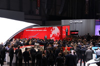 こうしたモーターショーにおけるプレスカンファレンスの風景も、今となっては懐かしい。2018年のジュネーブモーターショーにて。