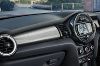 レトロモダンな限定車 「MINIアイスブルー」登場の画像