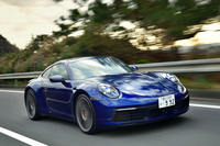 新型「911カレラ4S」の走りは限界が高すぎて面白みに欠ける印象。（写真＝池之平昌信）