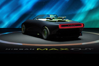 「マックスアウト」は2021年11月の長期ビジョン「Nissan Ambition 2030」でバーチャルで公開された100％電動の2シーターオープンカー。「Nissan FUTURES」の会場には実車が展示される。