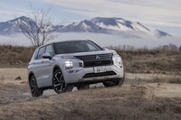 三菱としては久しぶりのヒット車となった新型「アウトランダー」。2022年2月の時点でオーダーしても納車は5月以降となる見込みだとか。