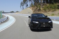 下山テストコースの右コーナーを攻める。そのフィーリングはどこまでもオンザレールだ。