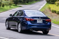 「スカイラインGT Type P（V6ターボ）」のリアビュー。日本初導入となった3リッターV6ツインターボエンジンは、パワフルでレスポンスに優れた特性を有していた。