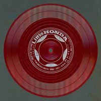 中央のレーベル部分が「S600」のホイールを模しているという、凝ったディテールのソノシート。ちなみに当時の日本では、ザ・ビーチ・ボーイズはあまり人気がなかった。そのためリアルタイムでの日本語カバー盤は非売品だったこのソノシートのみで、日本ポップス史上においても貴重なアイテムなのだそうだ。