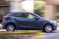 2000rpm手前から、ディーゼル車特有の力強い走りが味わえる「XDホワイトコンフォート」。夜間歩行者検知機能付き緊急自動ブレーキや全車速追従機能付きACCなど、運転支援装備も充実している。