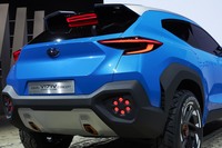 凹凸に富んだバックドアパネル。リアコンビランプやルーフスポイラーの造形は、将来のスバル車に反映される？