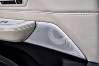 試乗車には16スピーカーを有する総合出力1400WのBowers ＆ Wilkinsダイヤモンドサラウンドサウンドシステムが装着されていた。