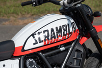 ドゥカティ・スクランブラー アーバンモタード（6MT）／アプリリアRS660リミテッドエディション（6MT）／モト・グッツィV100マンデッロS（6MT）【試乗記】の画像
