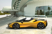 オープン／クローズの動作がそれぞれ14秒で完了するリトラクタブルハードトップを搭載。