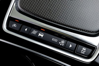センターコンソールに備わる走行モード切り替え機構「JaguarDriveコントロール」のスイッチ。
