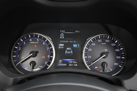 メーターパネル内のマルチインフォメーションディスプレイ。燃費などの情報に加え、「350GT ハイブリッド」では、ハイブリッドシステムの作動状況も表示される。