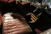 【写真9】「メルセデス・ベンツ600プルマン」のインテリア。かつてソニー製カーテレビ、ベッカー・グランプリ8スピーカー・ステレオ、電話などが備えられていたという。