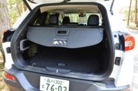 荷室の様子。後席だけでなく、助手席も前方に倒して収納スペースを拡大できる。（写真をクリックすると、シートアレンジが見られます）
    