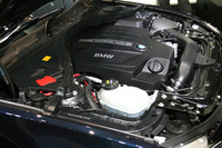 「435i グラン クーペ」のエンジンルーム。3リッター直6ターボは306psと40.8kgmを発生する。