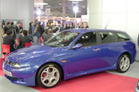 写真は、第37回東京モーターショーに出品された「アルファ156スポーツワゴンGTA」。