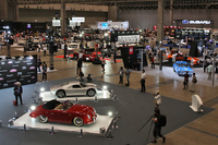 俯瞰（ふかん）した「オートモビル カウンシル2016」の会場風景。